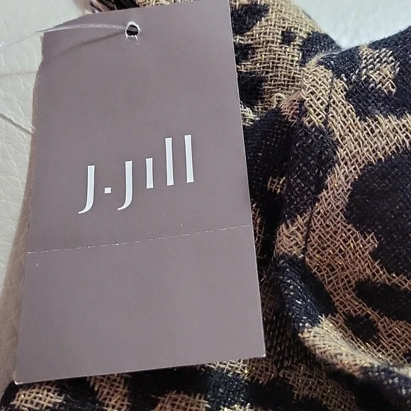 J Jill woman's Camelmulti multi-functional scarf wrap. One size. - Picture 9 of 11